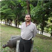 Dictó clases particulares de ciencias tranto universitario como secundaria